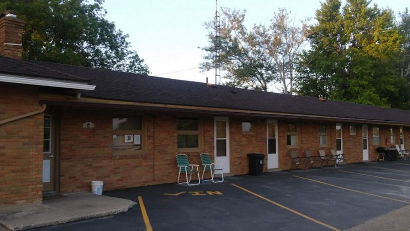 Bad Axe Motel - From Web Listing (newer photo)